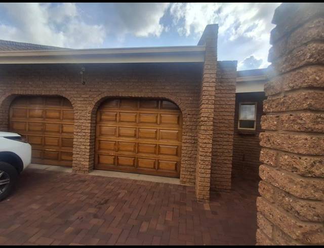 4 BEDROOM HOUSE FOR SALE IN VANDERBIJLPARK SE 3
